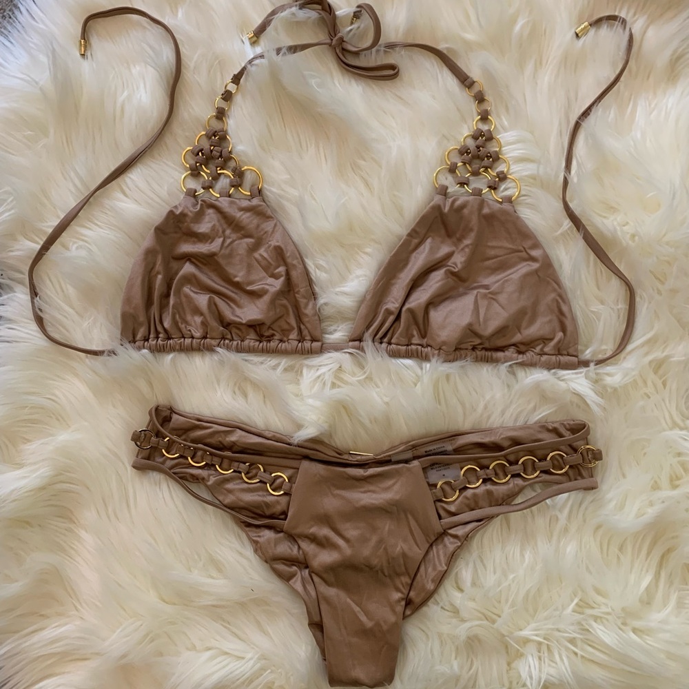 Beach bunny Ireland bikini class too med bottoms